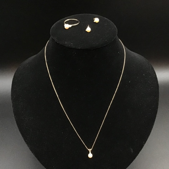 3 pieces set Pearl and Diamonds 14k Yellow Gold Necklace, Earrings, Ring - Picture 6 of 16